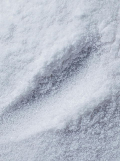 white zinc oxide powder main ingredient for sensitive skin concerns, loose packaging